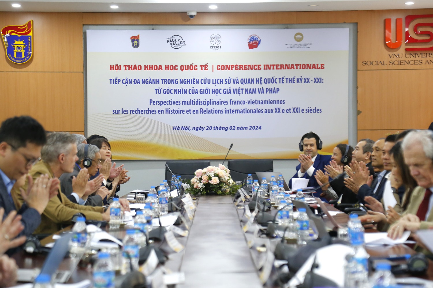 Giới học giả Việt - Pháp bàn luận về đa ngành trong nghiên cứu lịch sử và quan hệ quốc tế thế kỷ XX-XXI ảnh 1 Các nhà khoa học quốc tế thảo luận về tiếp cận đa ngành trong nghiên cứu lịch sử và quan hệ quốc tế thế kỷ XX-XXI -0