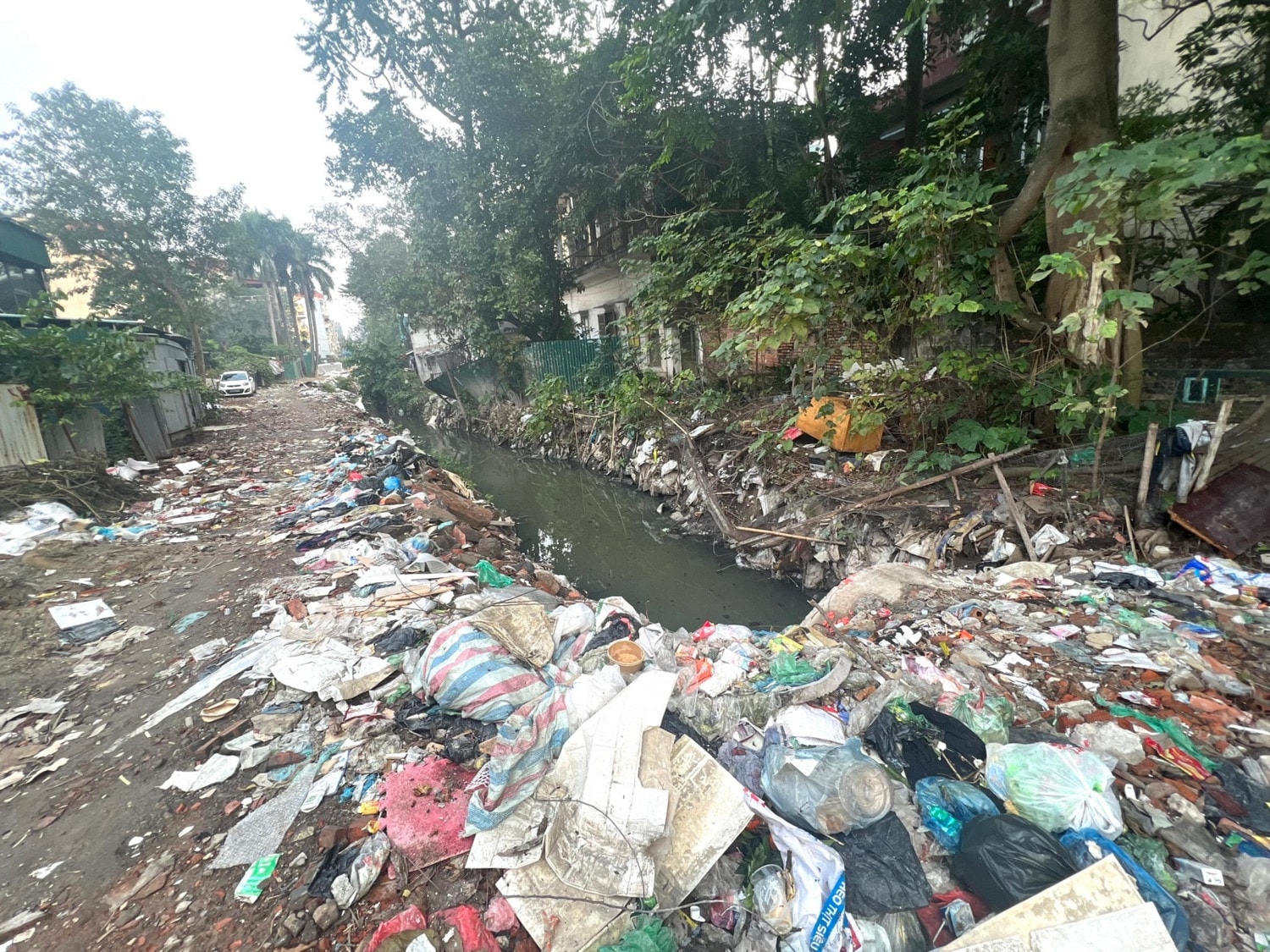 Quận Ba Đình: Rác thải bủa vây trường học -0