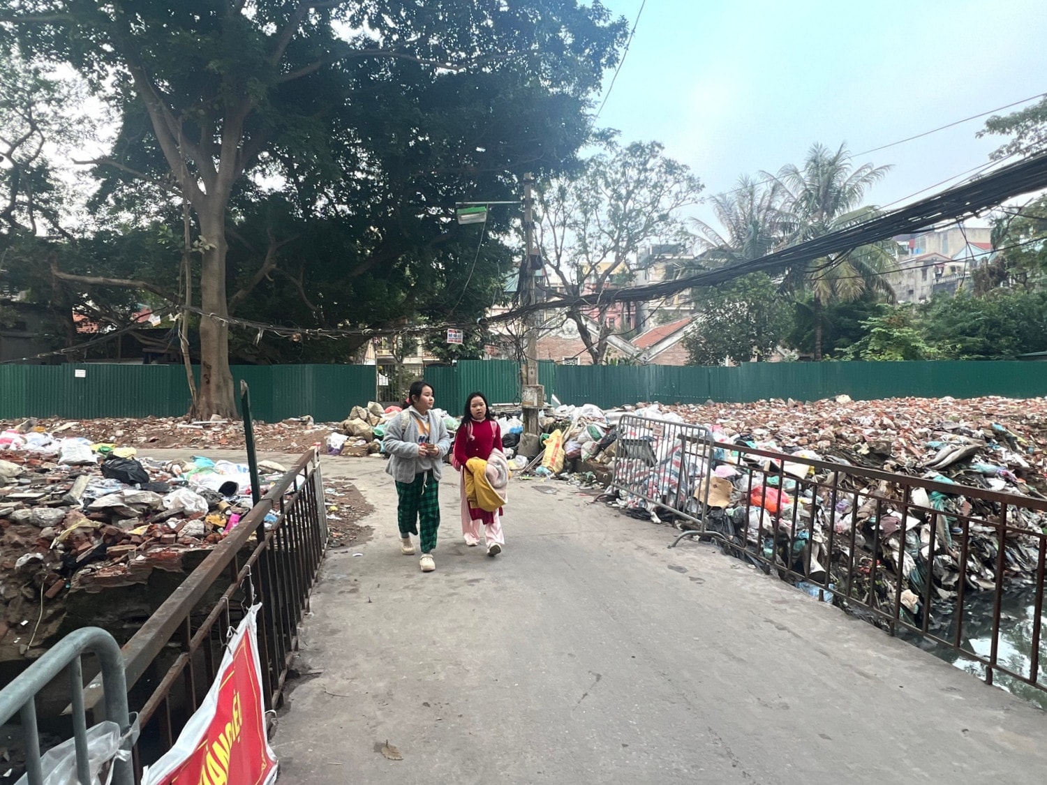 Quận Ba Đình: Rác thải bủa vây trường học -0