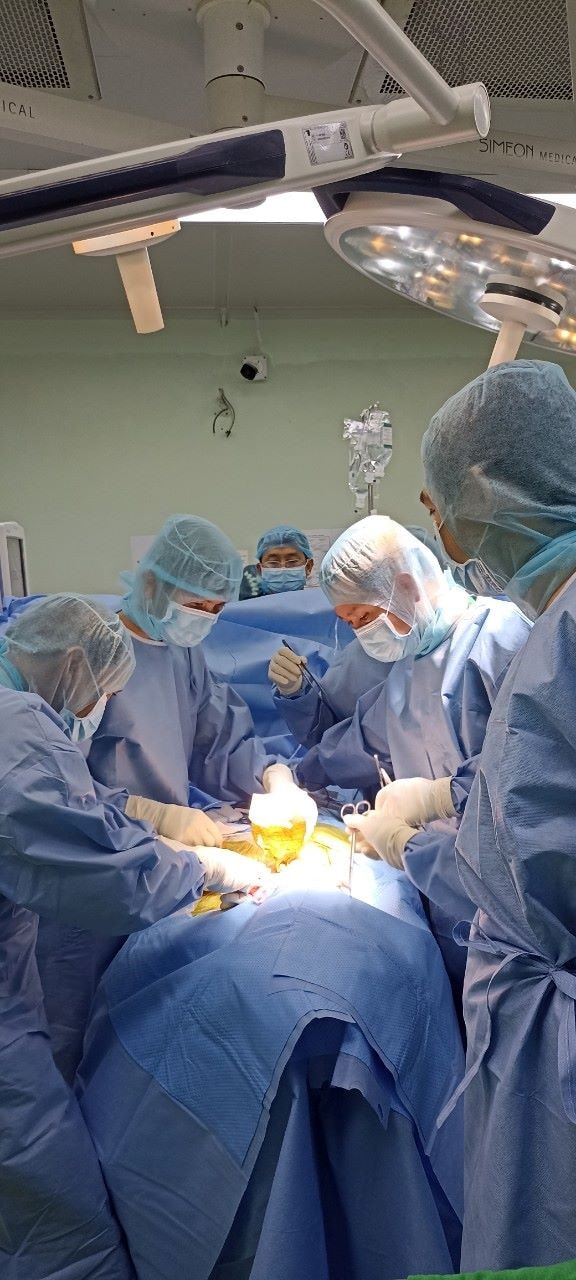 Cứu bệnh nhân bị kéo đâm xuyên cổ -0