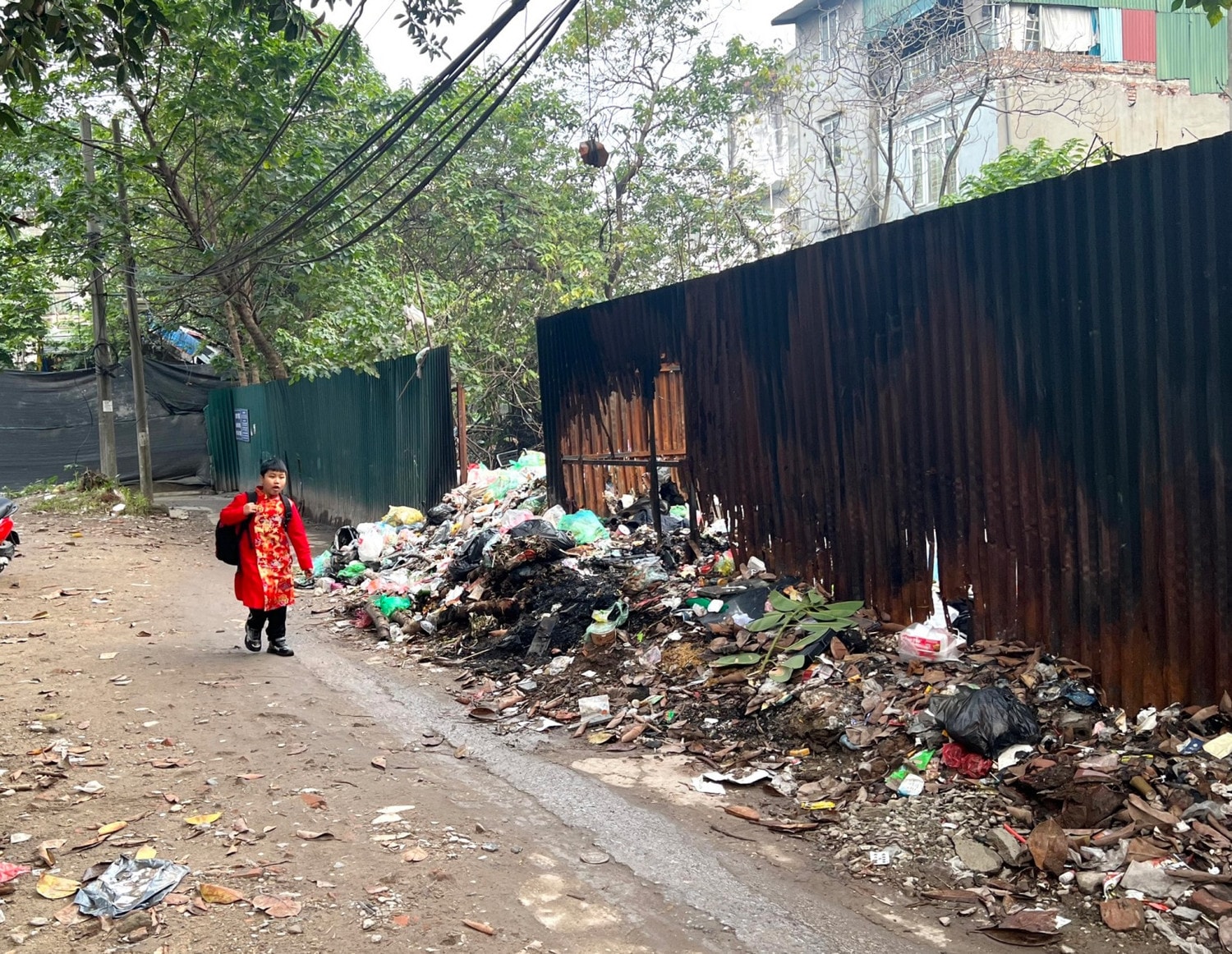 Quận Ba Đình: Rác thải bủa vây trường học -0