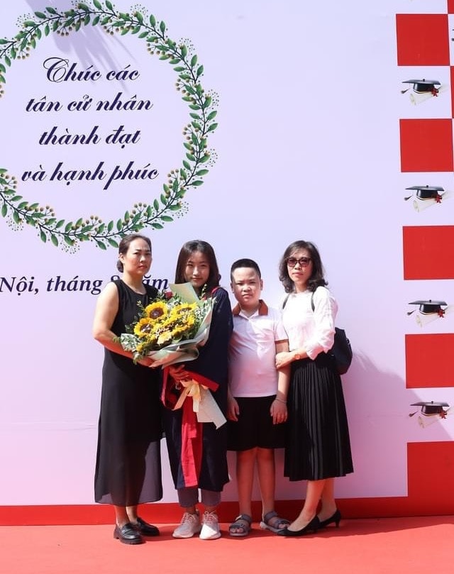 Nữ giáo viên trẻ ở Tuyên Quang tình nguyện viết đơn xin nhập ngũ -0