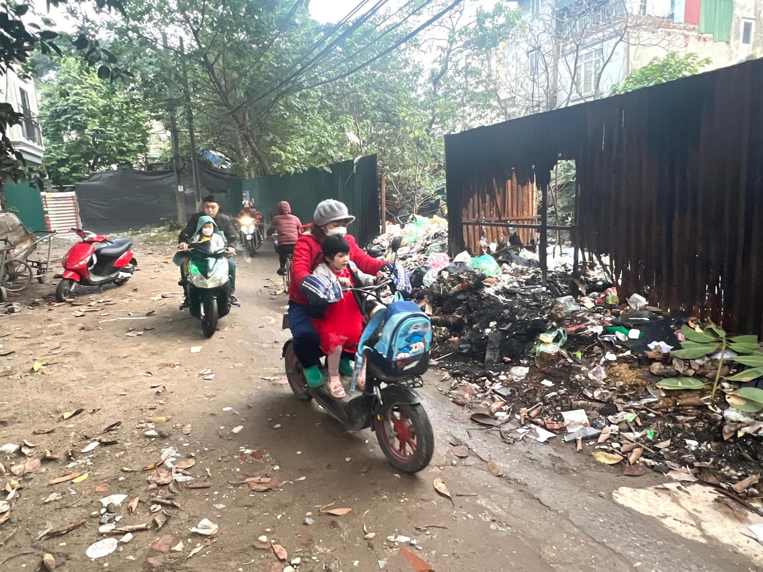 Quận Ba Đình: Rác thải bủa vây trường học -0