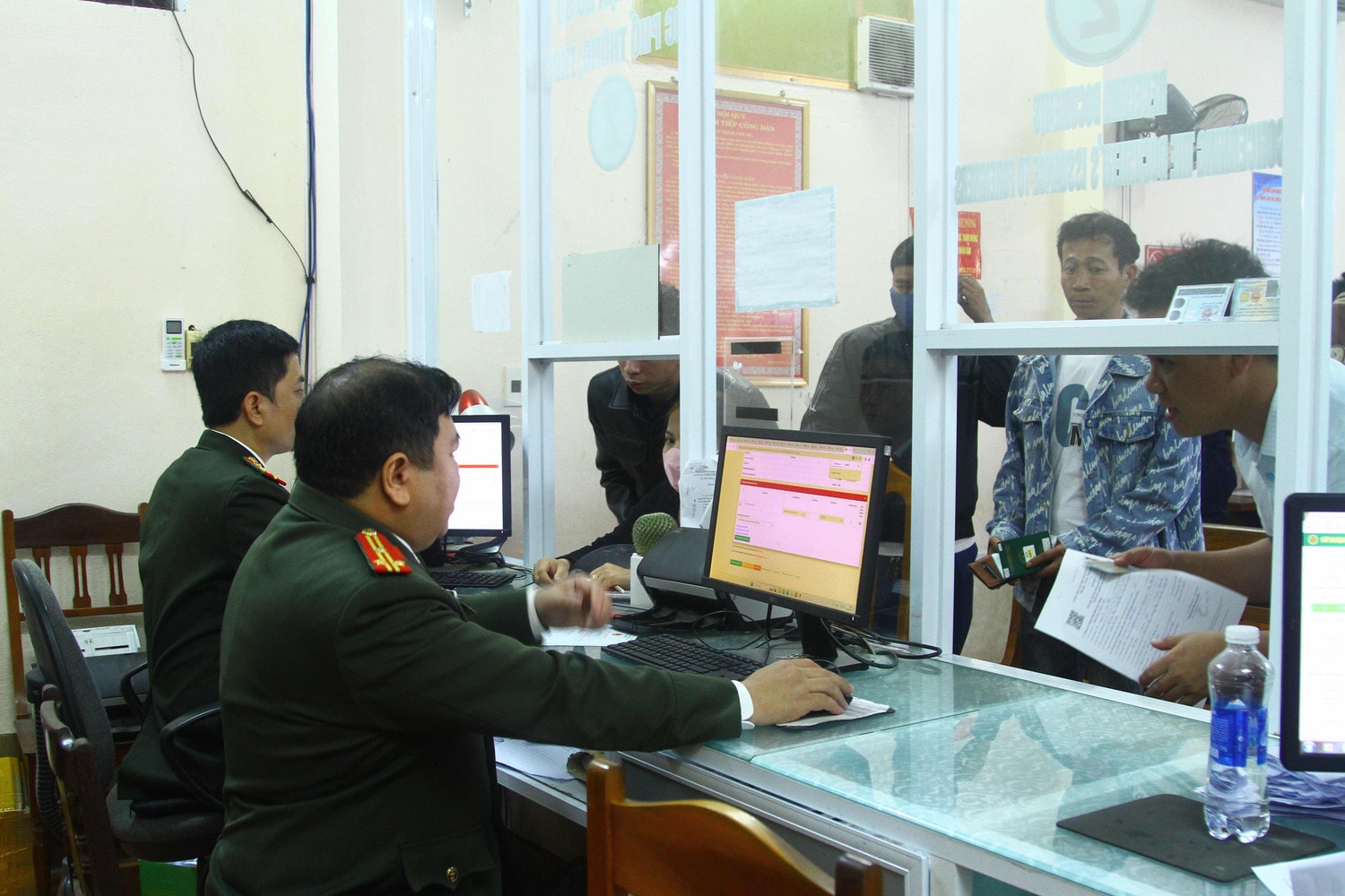 Quảng Bình: Nhu cầu xuất nhập cảnh tăng cao sau kỳ nghỉ Tết -0