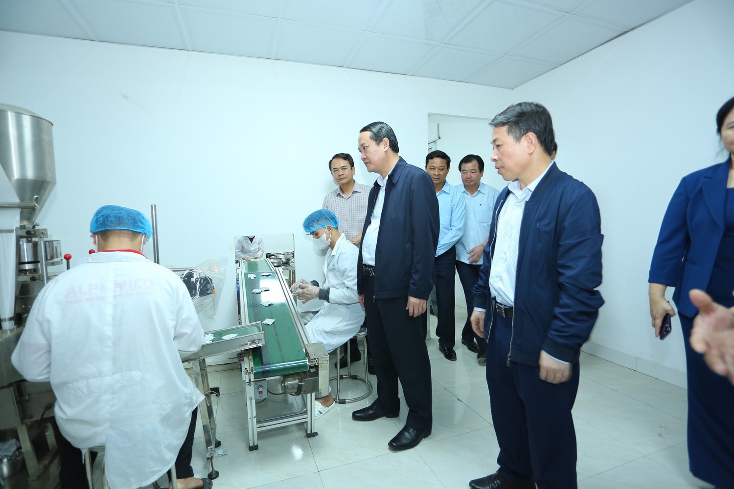 Đoàn tham quan mô hình sản xuất trà túi lọc của Công ty TNHH Alphaco tại xã Thạch Bình, huyện Nho Quan Kiểm tra, động viên sản xuất tại một số doanh nghiệp đầu xuân Giáp Thìn 2024 -0