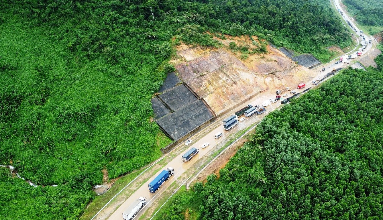 Hiểm họa trên “cao tốc” 2 làn - Bài 1: Tai nạn liên tiếp -0