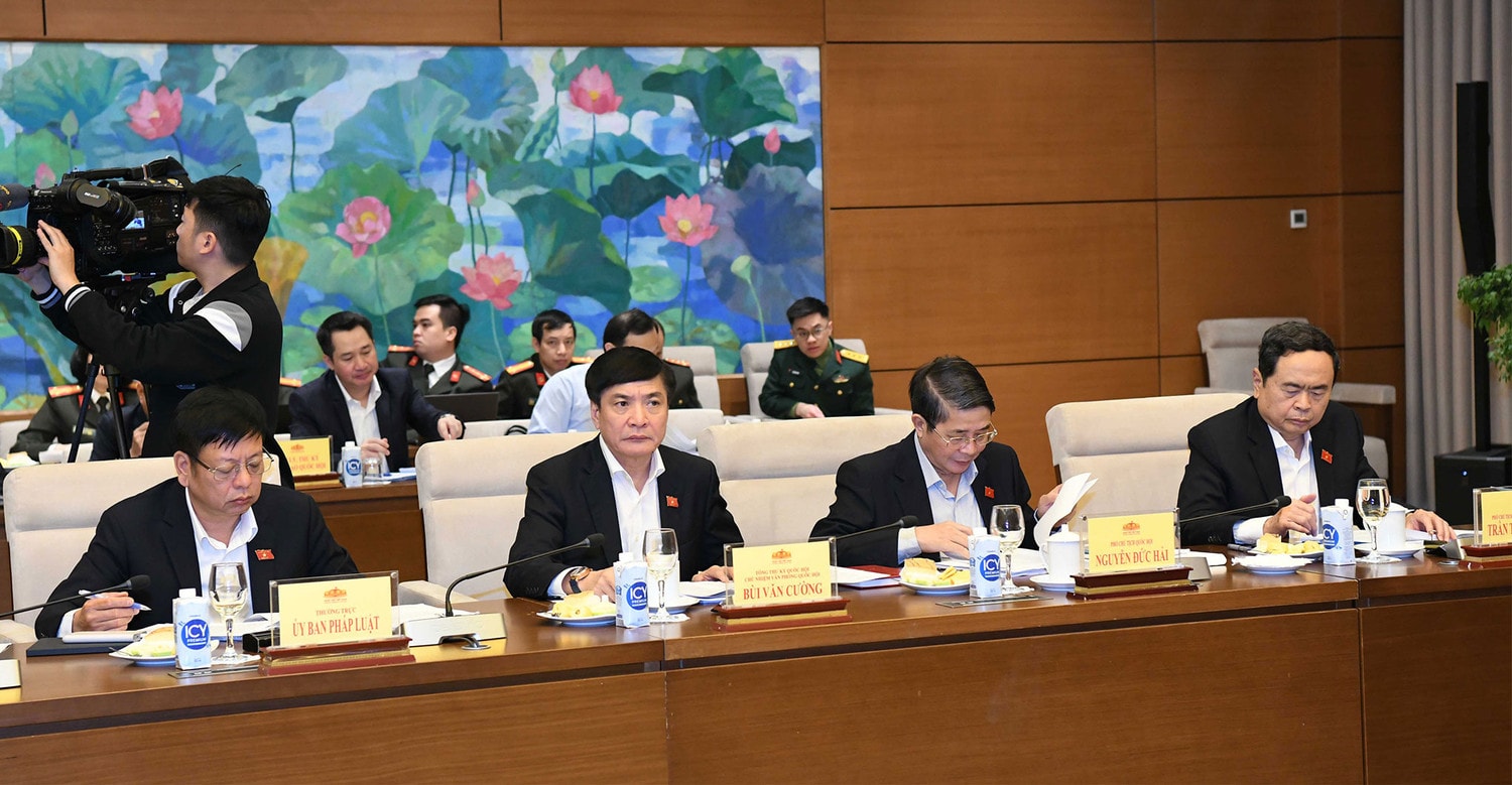 Chủ tịch Quốc hội Vương Đình Huệ chủ trì cuộc làm việc về dự án Luật Công nghiệp quốc phòng, an ninh và động viên công nghiệp -0