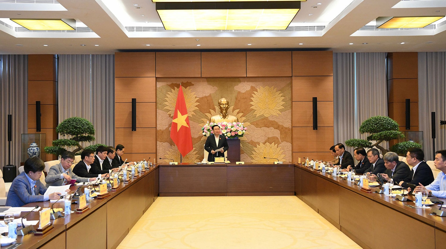 Chủ tịch Quốc hội Vương Đình Huệ chủ trì cuộc làm việc về dự án Luật Công nghiệp quốc phòng, an ninh và động viên công nghiệp -0