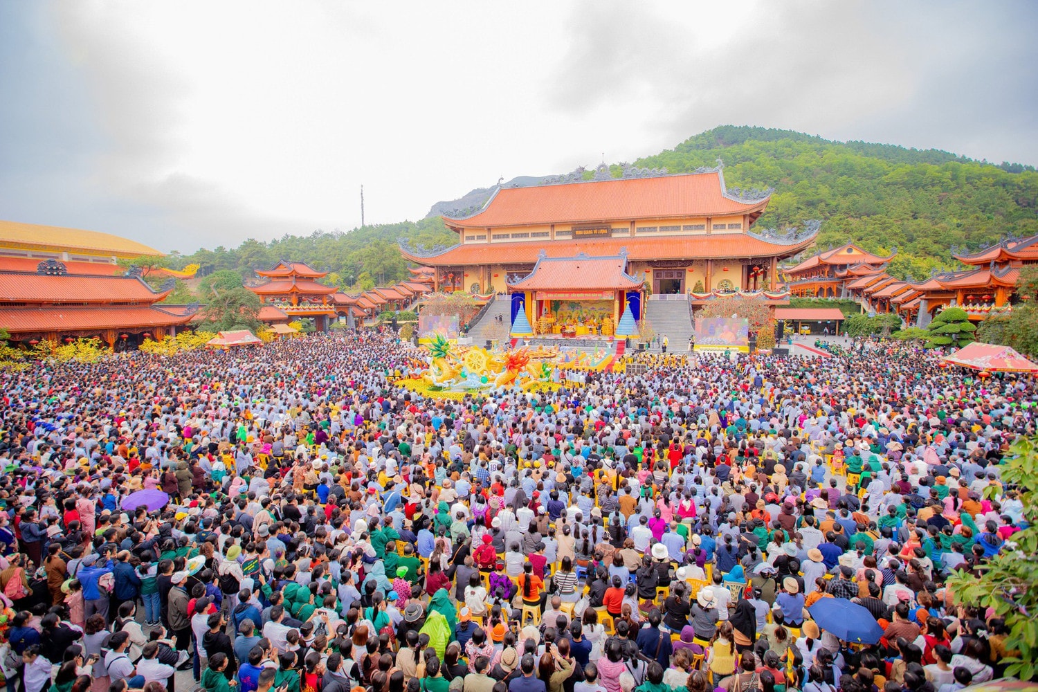 Trang nghiêm, trật tự, an vui đúng truyền thống Phật giáo -0