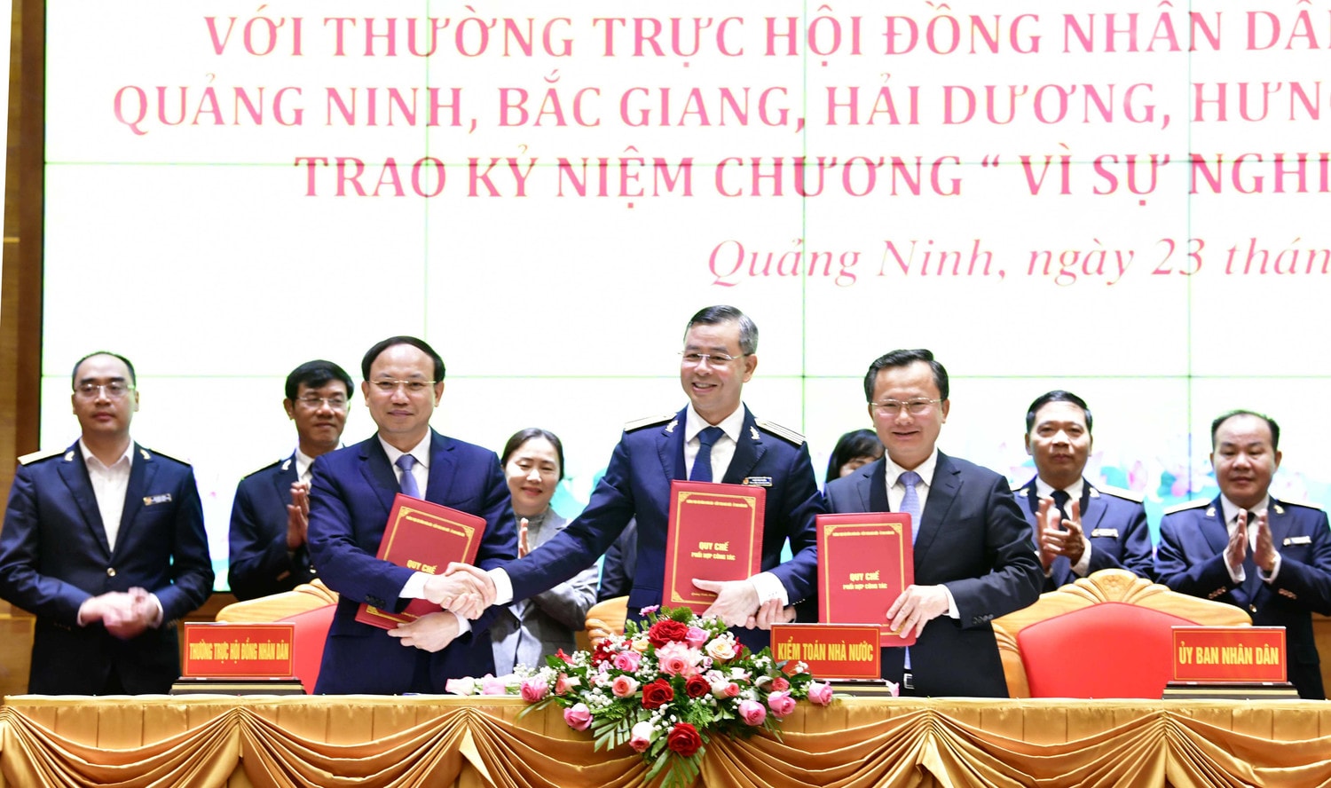 Tổng Kiểm toán Nhà nước Ngô Văn Tuấn thay mặt KTNN ký quy chế phối hợp với Thường trực HĐND, UBND các địa phương Kiểm toán nhà nước sơ kết Quy chế phối hợp công tác với 5 tỉnh, thành phố -0