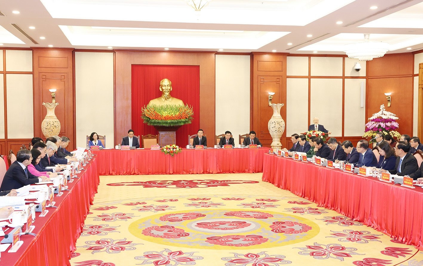 Kiên định hệ quan điểm chỉ đạo mang tính nguyên tắc, kết hợp khoa học giữa nền tảng tư tưởng, mục tiêu lý tưởng, đường lối của Đảng với tinh thần không ngừng đổi mới, sáng tạo, tuân theo quy luật khách quan -0