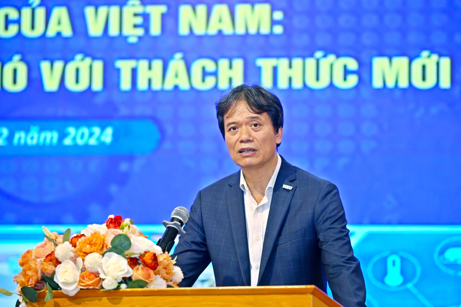 Hiệu trưởng Trường Đại học Kinh tế Quốc dân GS.TS Phạm Hồng phát biểu tại tọa đàm Để đạt mục tiêu phát triển kinh tế cần linh hoạt về chính sách -0
