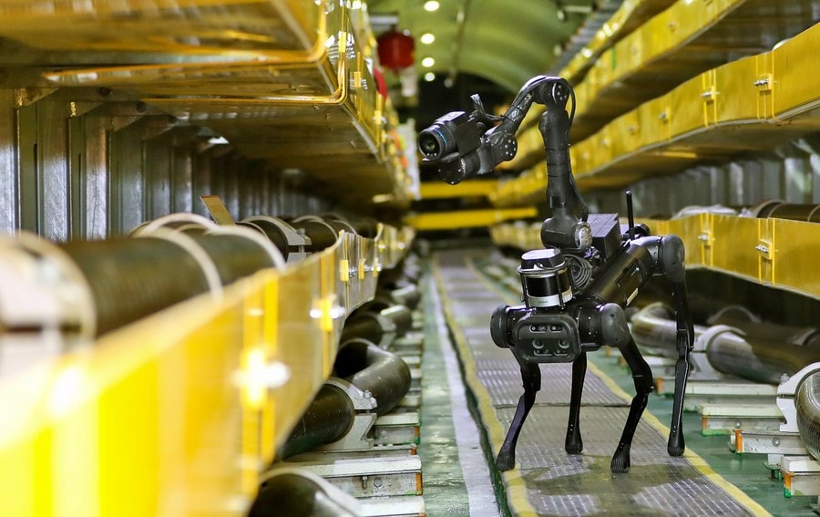 Robot được sử dụng để kiểm tra hoạt động của cáp ngầm trong đường hầm ở Bắc Kinh, Trung Quốc, ngày 23.12.2023. Ảnh: Tân Hoa Xã