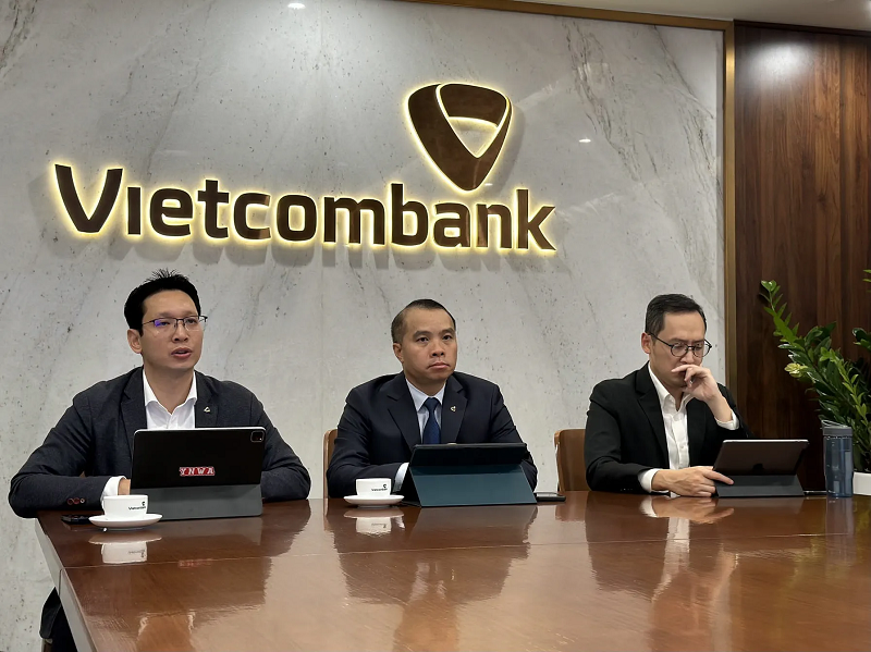 Vietcombank trao đổi với các nhà đầu tư về kết quả kinh doanh -0