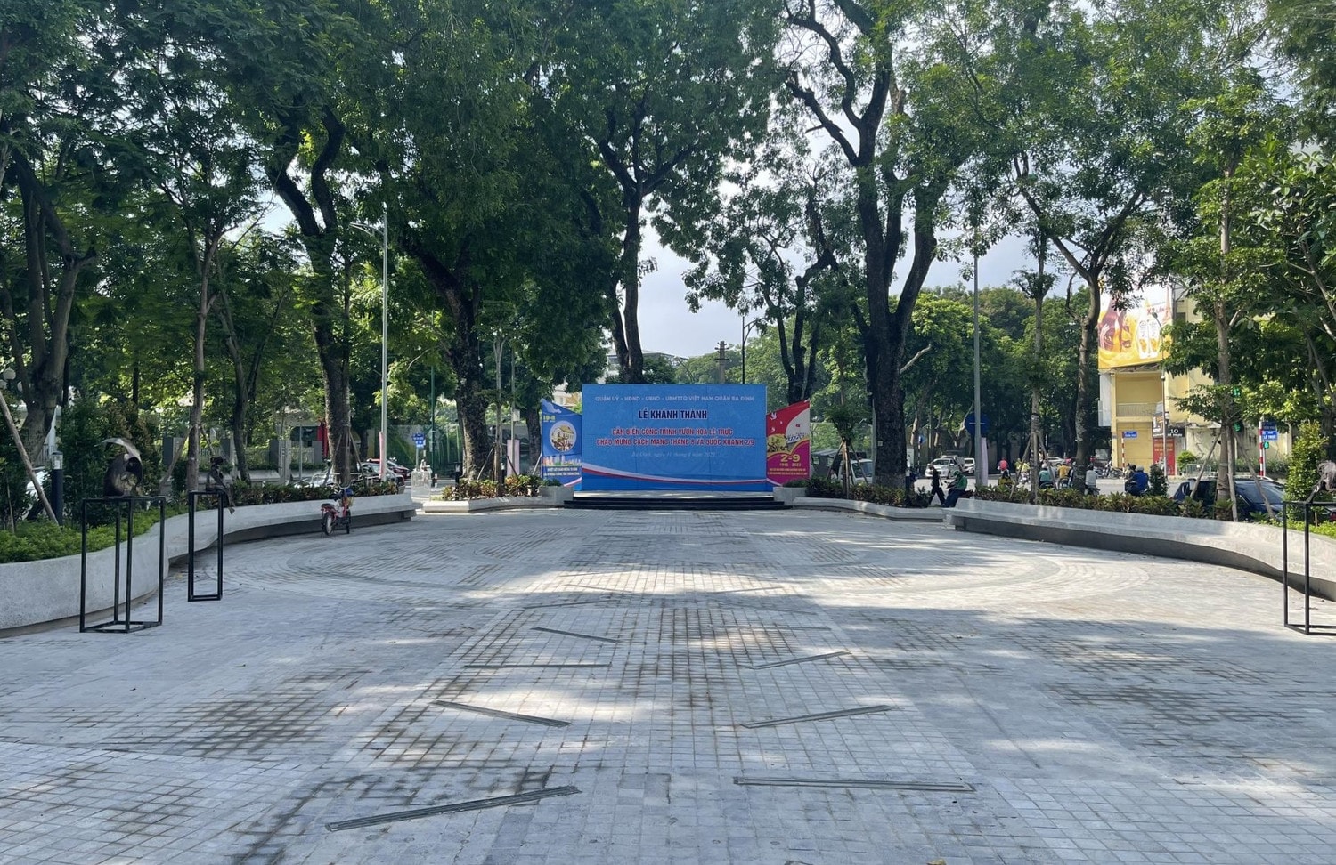 Quận Ba Đình: Công ty TNHH Thượng mại xây dựng Rạng Đông trúng liên tiếp các gói thầu cải tạo vườn hoa -0