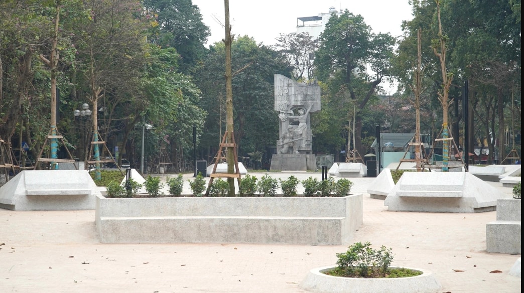 Quận Ba Đình: Công ty TNHH Thượng mại xây dựng Rạng Đông trúng liên tiếp các gói thầu cải tạo vườn hoa -0