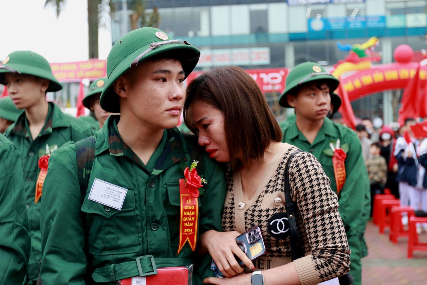 Hà Tĩnh: 1.500 thanh niên ưu tú lên đường nhập ngũ ảnh 3 Hà Tĩnh tổ chức lễ tiễn 1.500 thanh niên ưu tú lên đường nhập ngũ -0