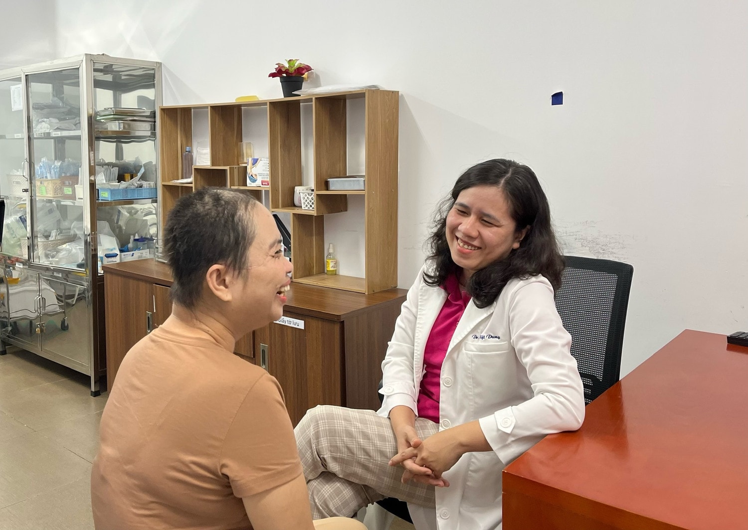 PGS.TS Phạm Thị Việt Dung: “Khi yêu nghề, kiến thức sẽ đến, kinh nghiệm đến, bệnh nhân đến, tiền và sự thành công cũng sẽ đến” -0