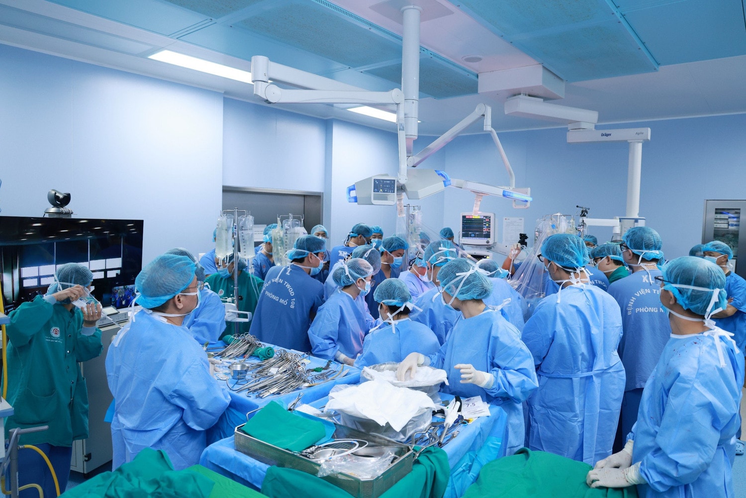 Những ca mổ chứng tỏ “đẳng cấp” của các bác sĩ Việt Nam -0