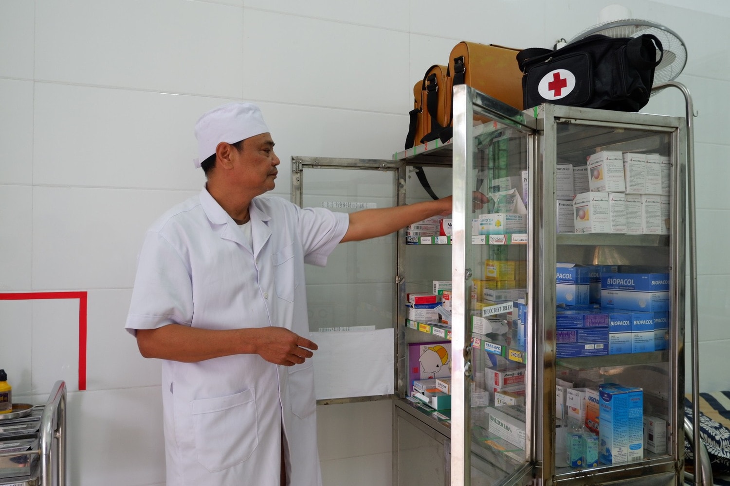 Chuyện bác sĩ vùng cao: Băng lũ đêm, vượt đèo sớm cứu người -0
