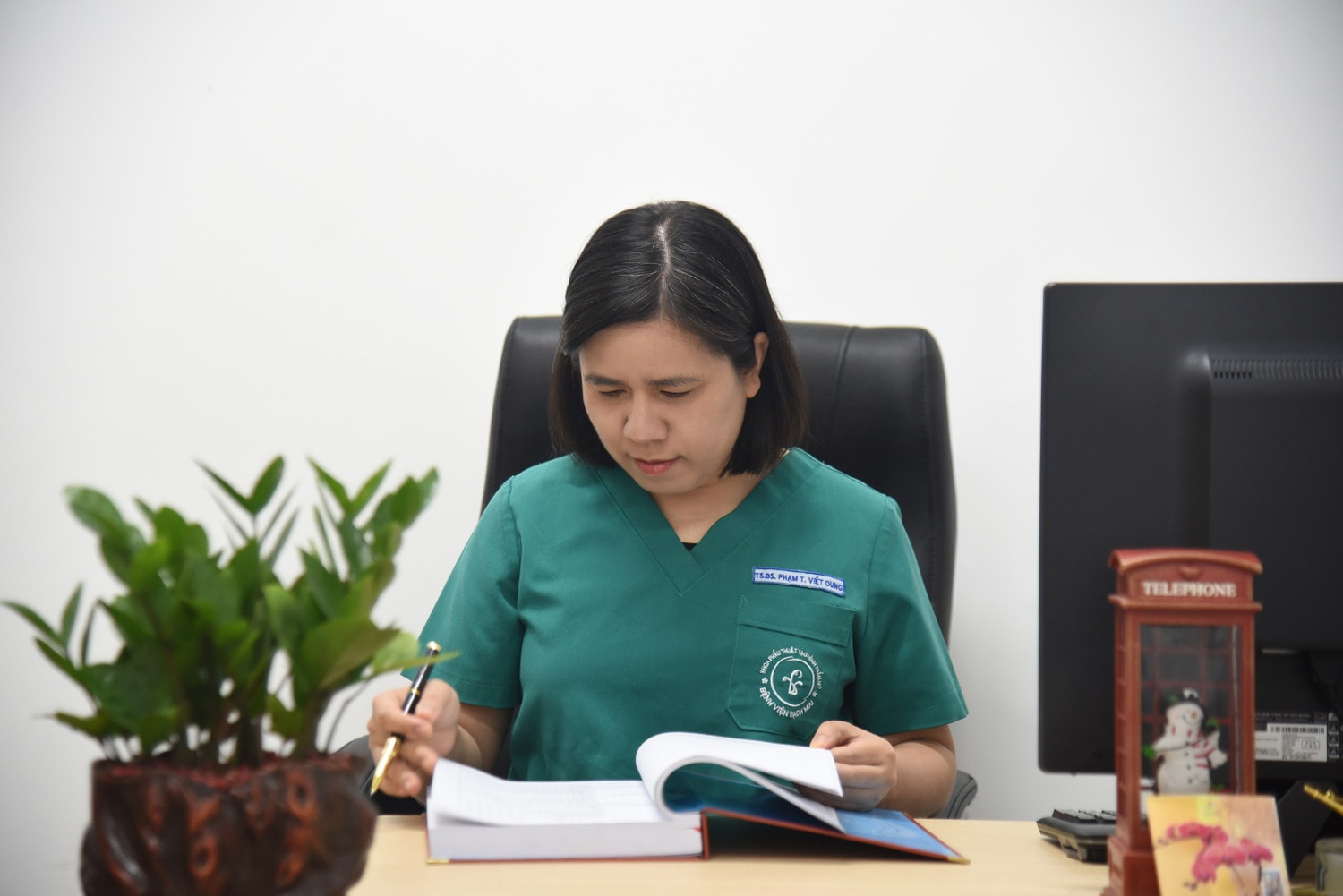 PGS.TS Phạm Thị Việt Dung: “Khi yêu nghề, kiến thức sẽ đến, kinh nghiệm đến, bệnh nhân đến, tiền và sự thành công cũng sẽ đến” -0