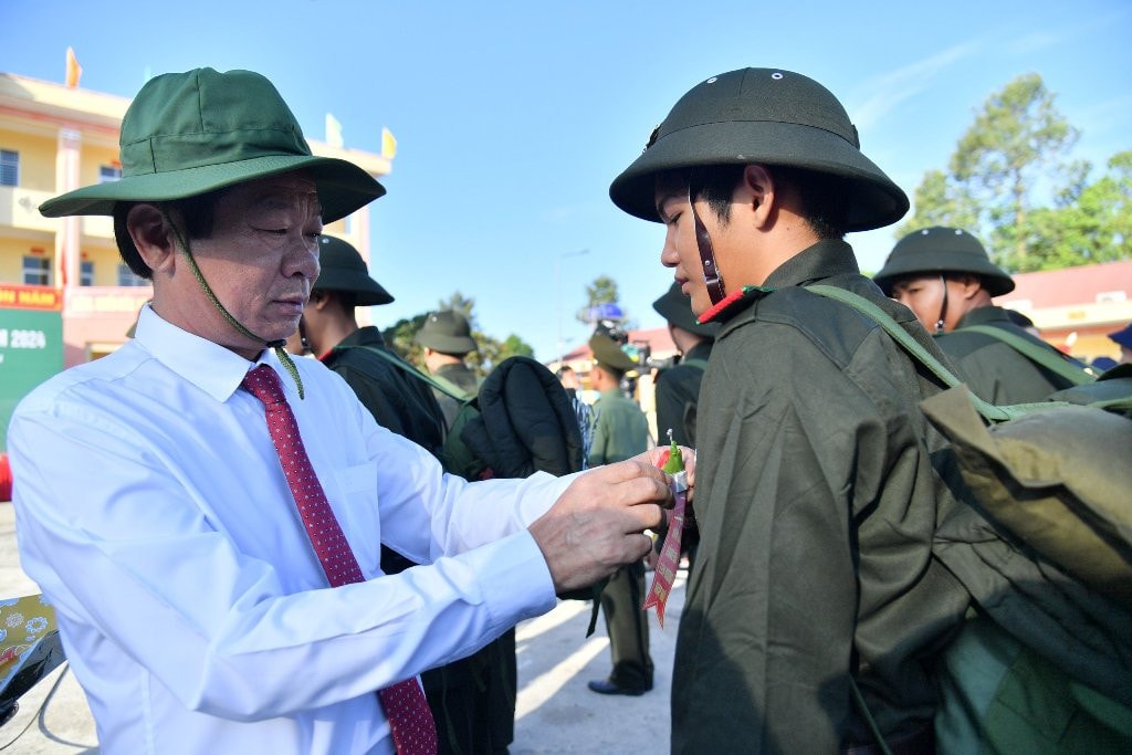 ĐBSCL: Hàng nghìn thanh niên miền Tây hăng hái lên đường thực hiện nghĩa vụ quân sự