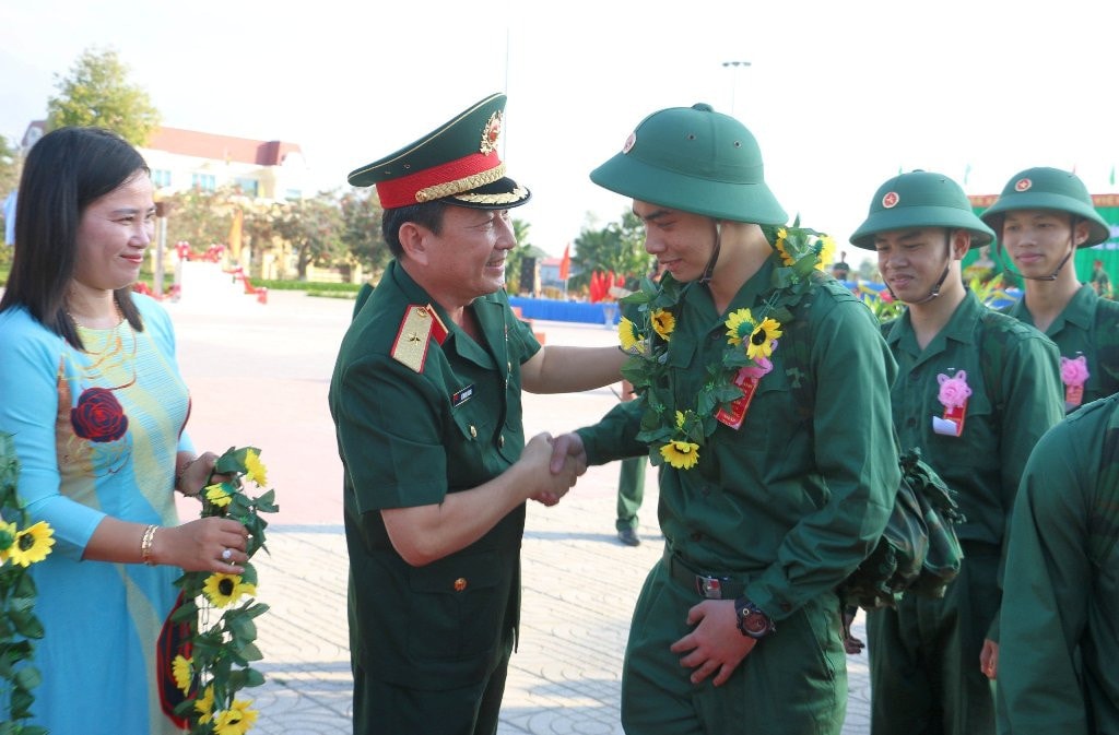 ĐBSCL: Hàng nghìn thanh niên miền Tây hăng hái lên đường thực hiện nghĩa vụ quân sự