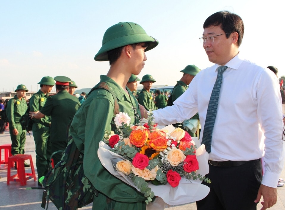 ĐBSCL: Hàng nghìn thanh niên miền Tây hăng hái lên đường thực hiện nghĩa vụ quân sự