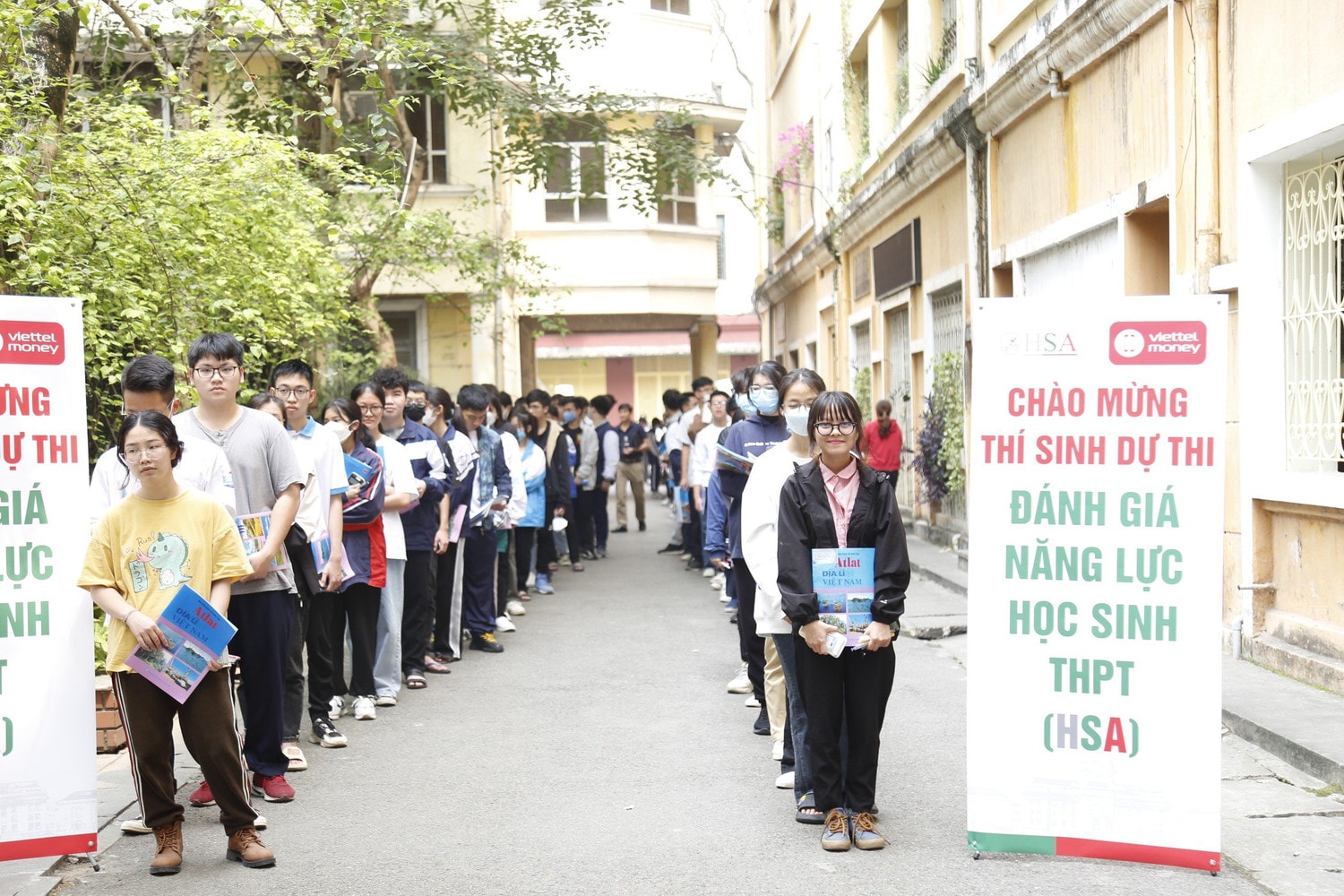 Đề nghị áp dụng thêm môn ngoại ngữ vào tổ hợp thi Đánh giá năng lực của Đại học Quốc gia Hà Nội -0