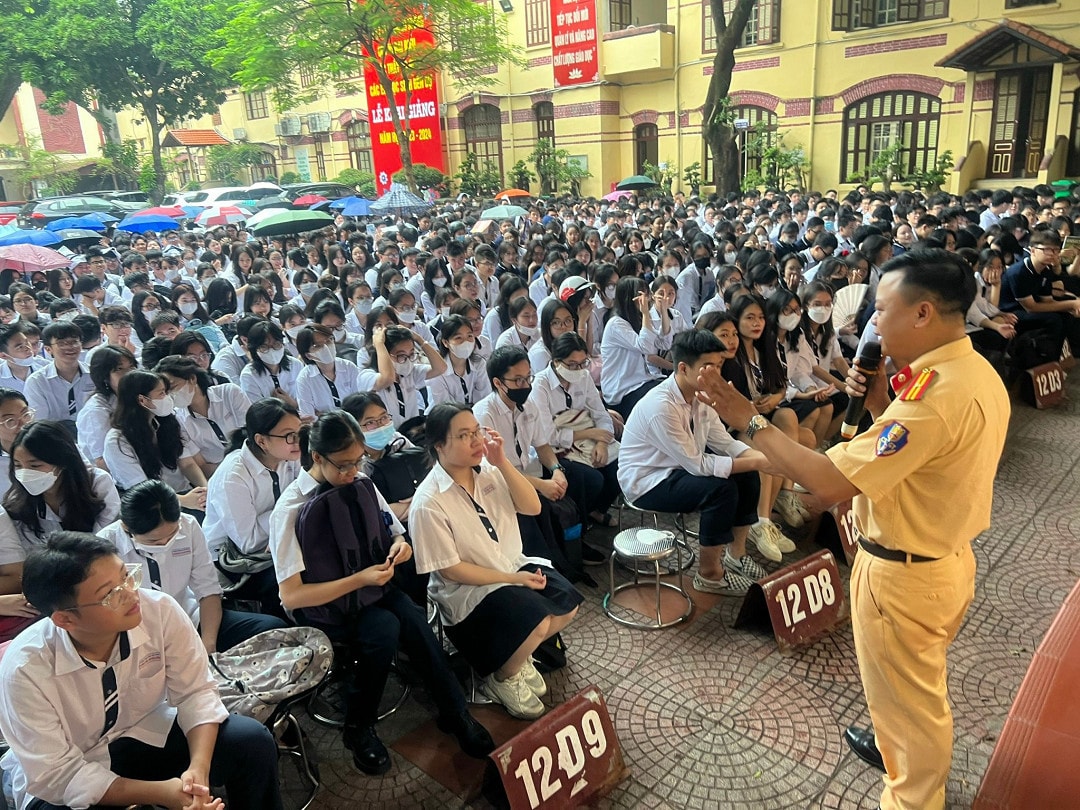 Tăng cường tuyên truyền, xử lý vi phạm trật tự an toàn giao thông liên quan đến học sinh, sinh viên -0
