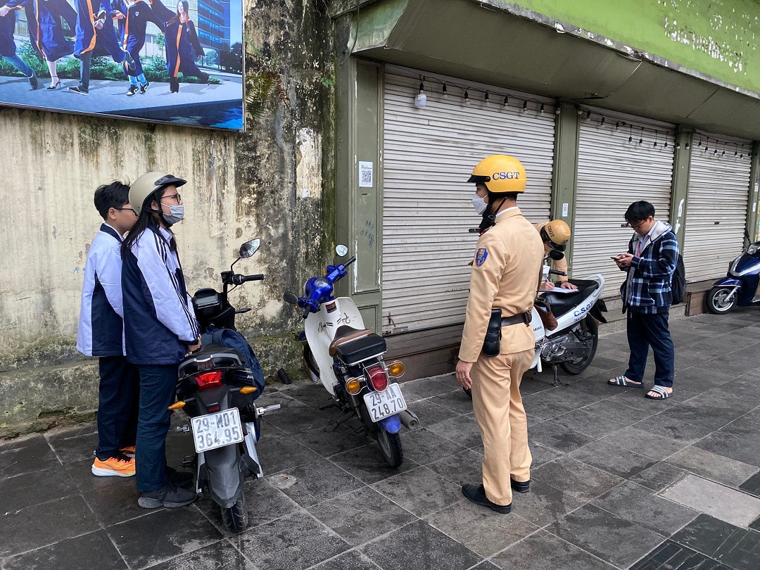 Tăng cường tuyên truyền, xử lý vi phạm trật tự an toàn giao thông liên quan đến học sinh, sinh viên -0