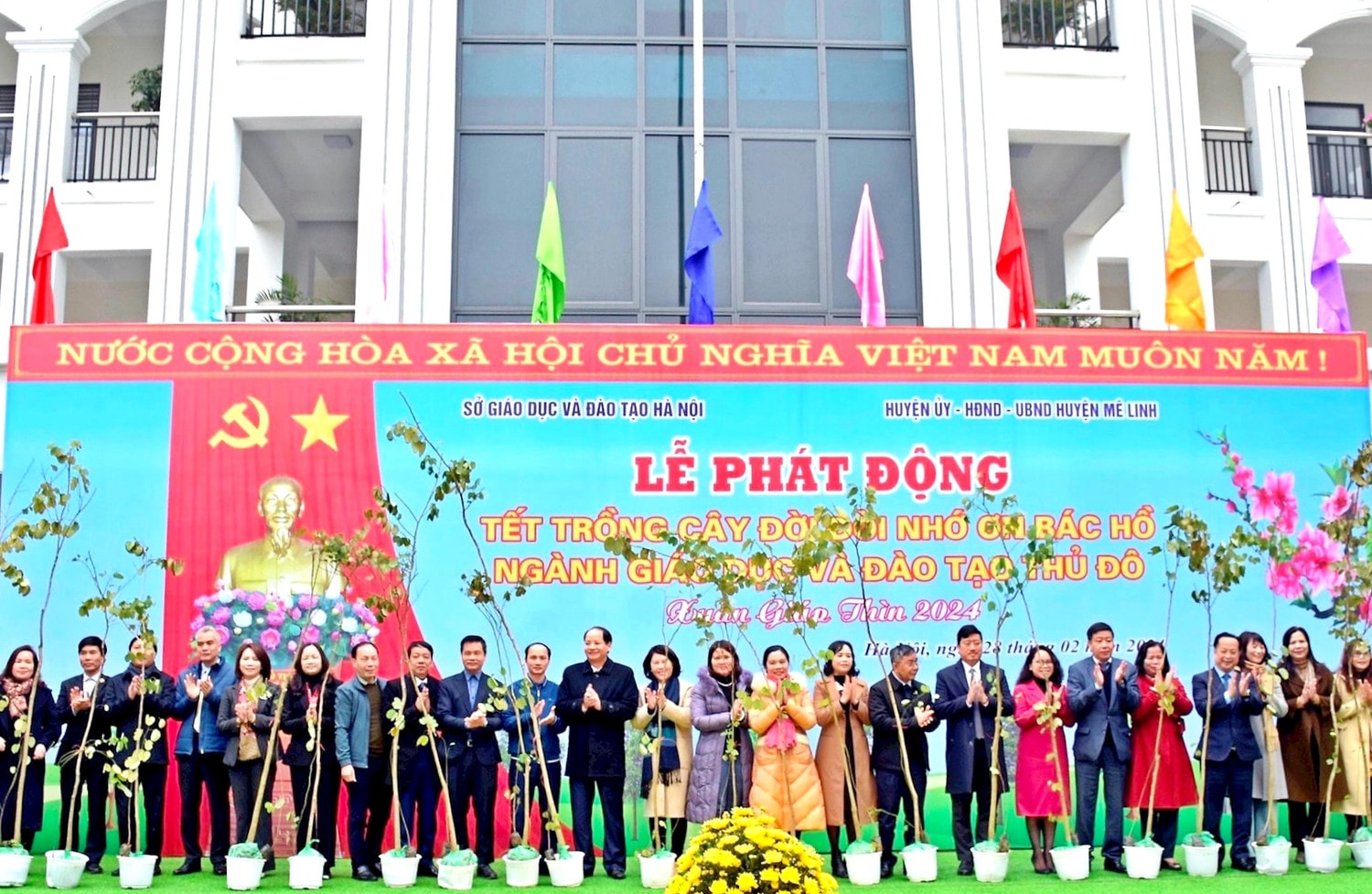 Hà Nội: Phát động phong trào mỗi nhà giáo, học sinh trồng 1 cây xanh -0