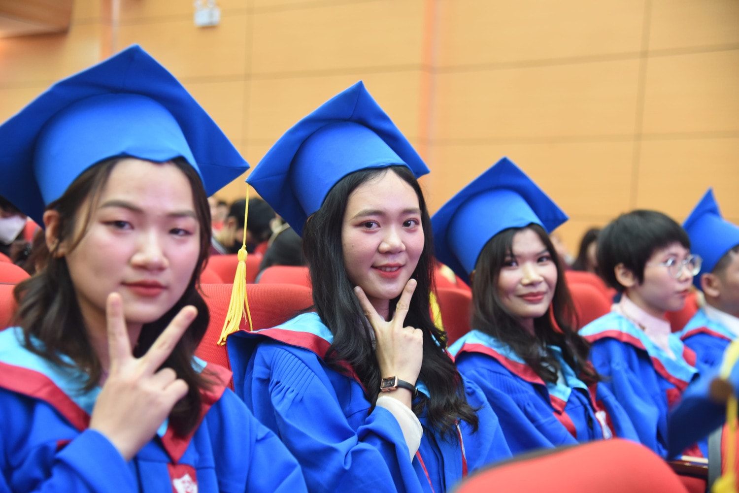 Trường Đại học Y Hà Nội trao bằng tốt nghiệp cho 30 cử nhân Điều dưỡng chương trình tiên tiến Khóa 10 ảnh 12 Thêm 30 sinh viên tốt nghiệp từ chương trình tạo nên thương hiệu lớn trong đào tạo của Trường ĐH Y Hà Nội -0