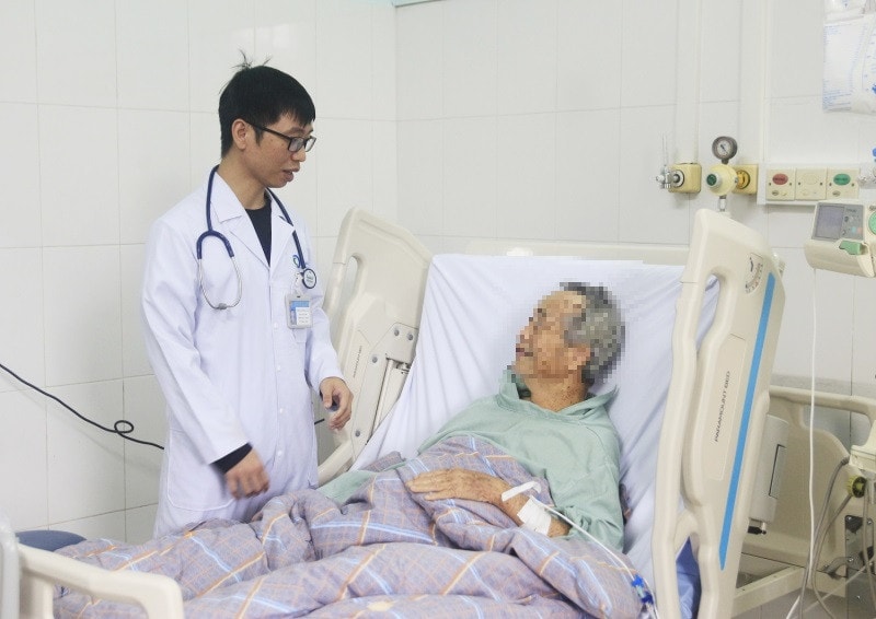 Tự ý chữa bệnh bằng lá lộc mai, người đàn ông nguy kịch -0