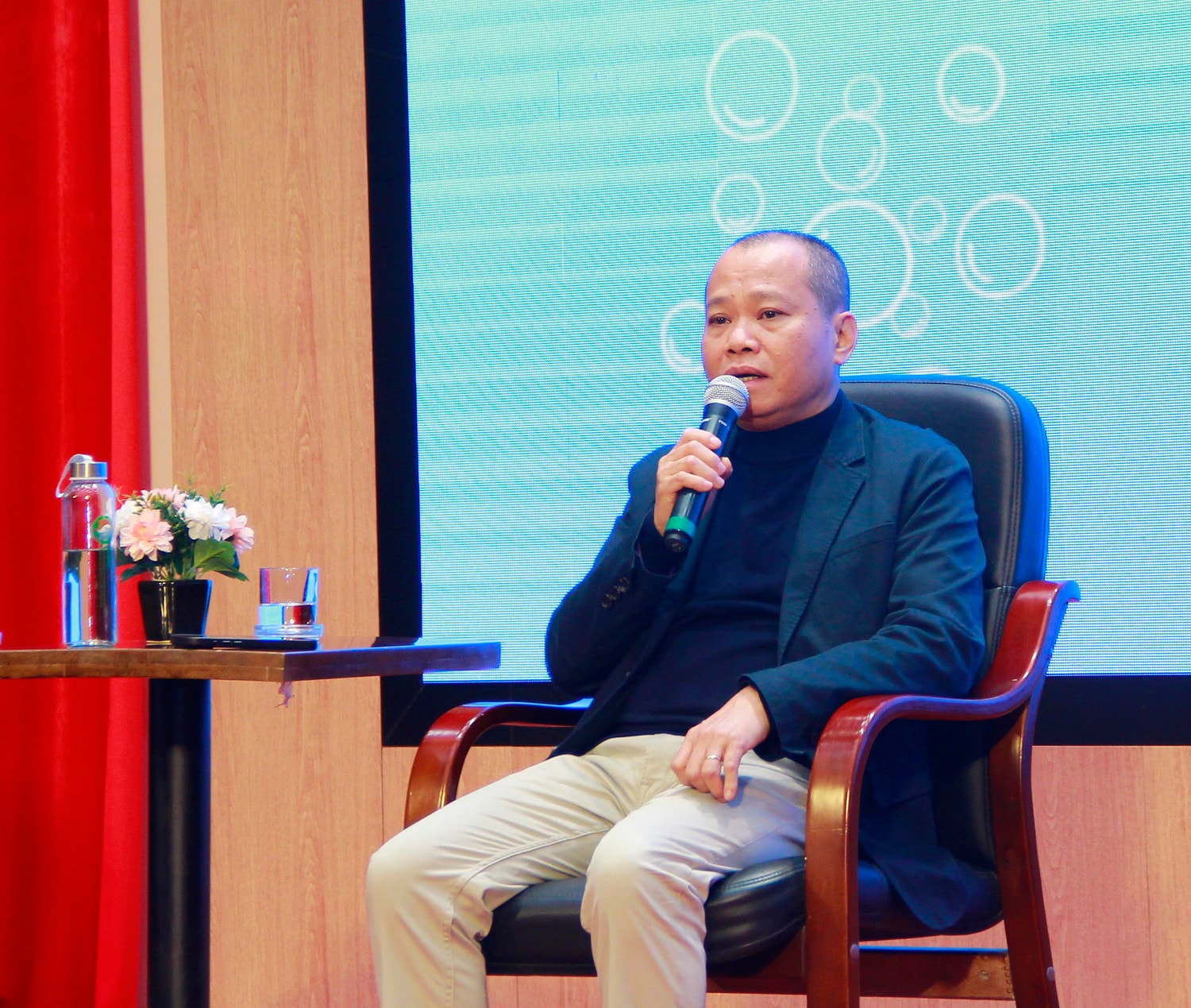 Chủ tịch Chi hội Nhựa tái sinh Việt Nam Hoàng Đức Vượng phát biểu tại diễn đàn Chung tay giảm thiểu rác thải nhựa -0