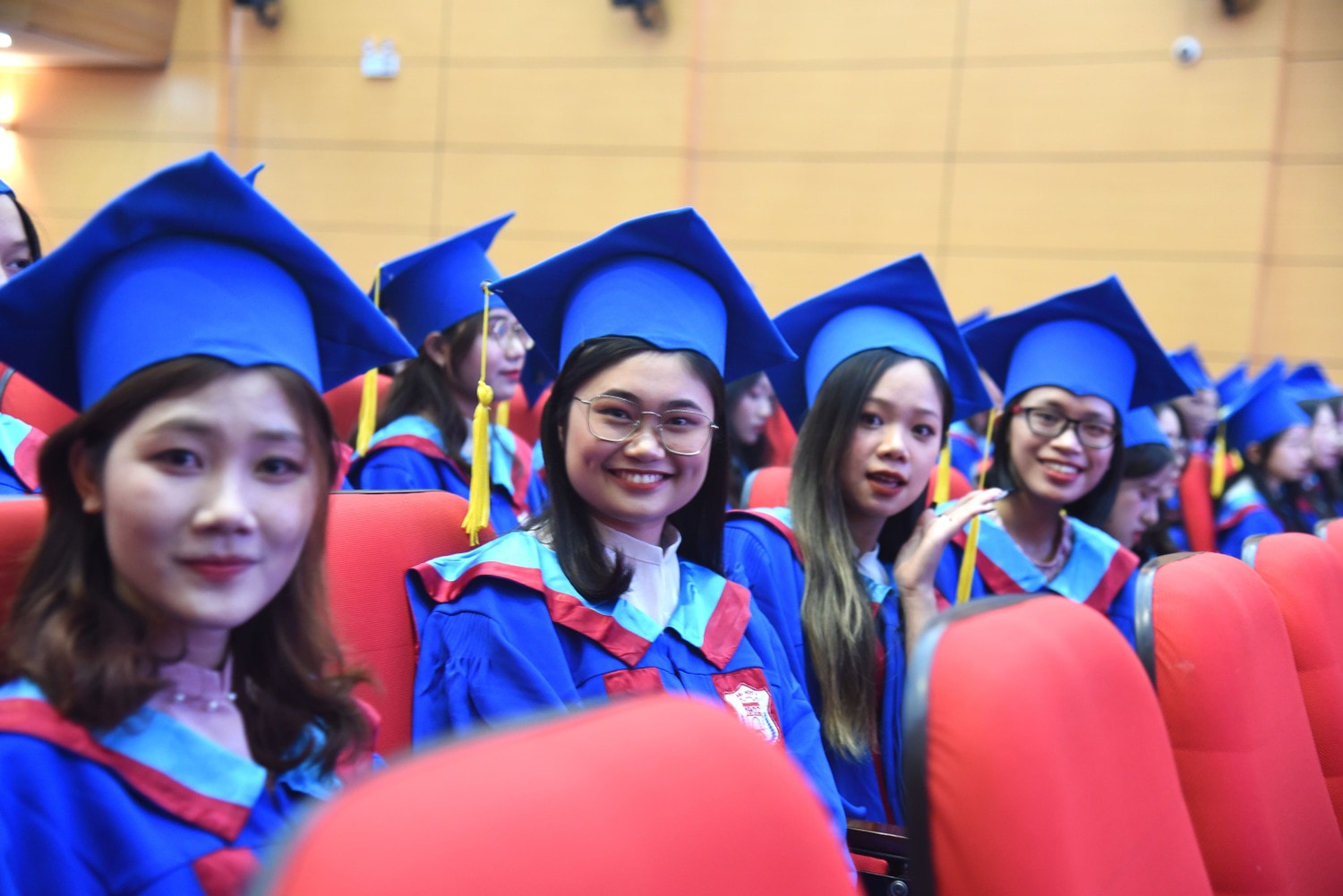 Trường Đại học Y Hà Nội trao bằng tốt nghiệp cho 30 cử nhân Điều dưỡng chương trình tiên tiến Khóa 10 ảnh 2 Thêm 30 sinh viên tốt nghiệp từ chương trình tạo nên thương hiệu lớn trong đào tạo của Trường ĐH Y Hà Nội -0