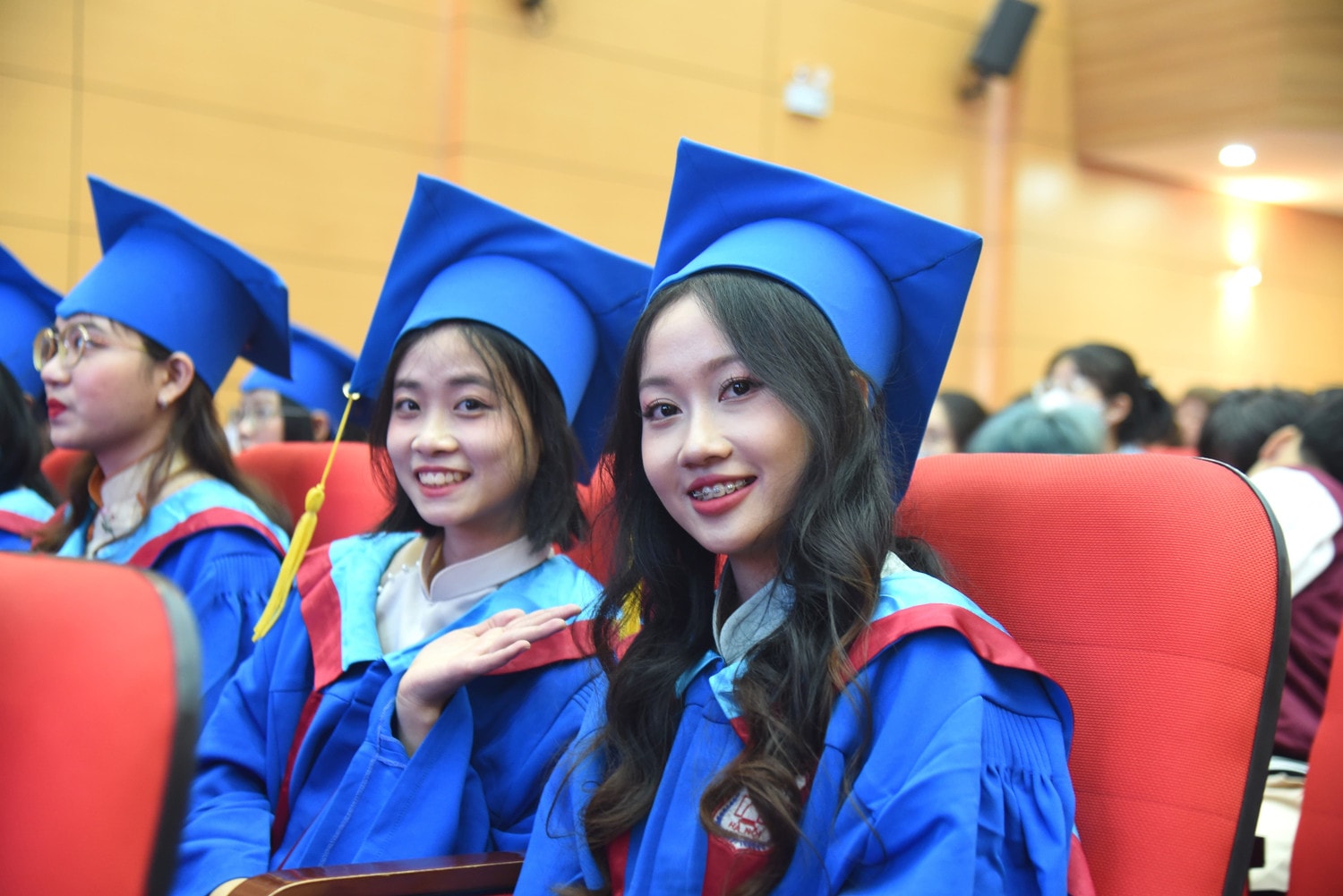 Tân cử nhân chương trình tiên tiến ngành Điều dưỡng, Trường Đại học Y Hà Nội rạng rỡ trong lễ tốt nghiệp (Ảnh: Nguyễn Liên) Thêm 30 sinh viên tốt nghiệp từ chương trình tạo nên thương hiệu lớn trong đào tạo của Trường ĐH Y Hà Nội -0