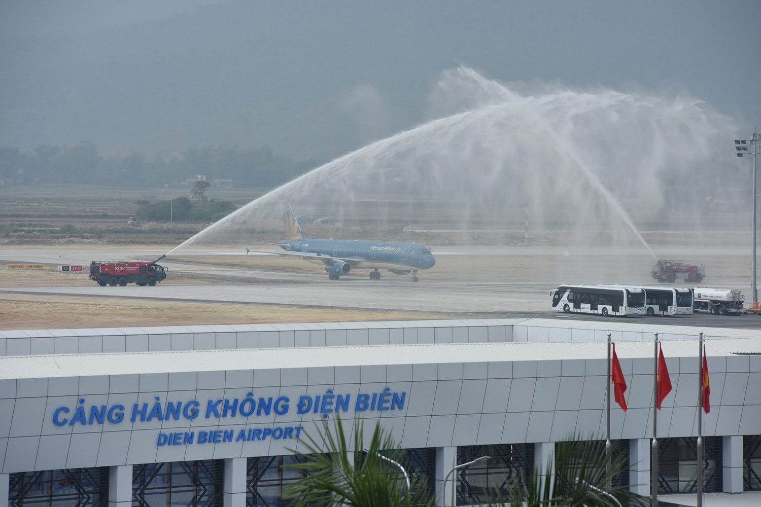 Vietnam Airlines tăng chuyến bay đến Điện Biên, sẵn sàng cho mùa Lễ hội Hoa Ban Tây Bắc -0