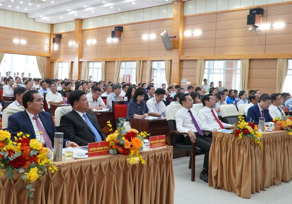 Lãnh đạo Bộ Xây dựng, Văn phòng Chính phủ và lãnh đạo tỉnh Kiên Giang dự hội nghị Phát triển Phú Quốc trở thành đô thị biển độc đáo, hướng tới đô thị loại I