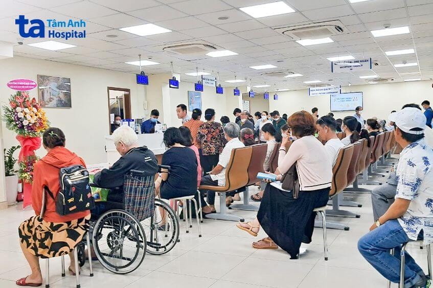 Gia tăng tỷ lệ người bệnh viêm đường hô hấp khi thay đổi thời tiết -0