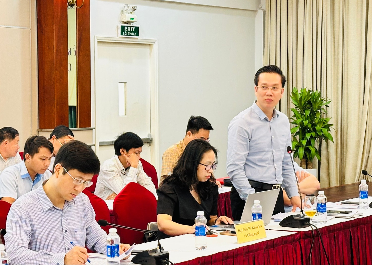 Các đại biểu phát biểu ý kiến tại hội thảo 