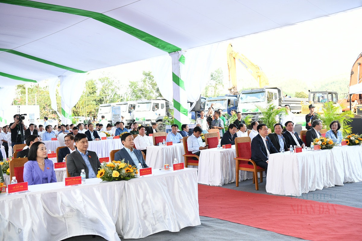 Chủ tịch Quốc hội Vương Đình Huệ thăm, làm việc tại tỉnh Khánh Hòa -1