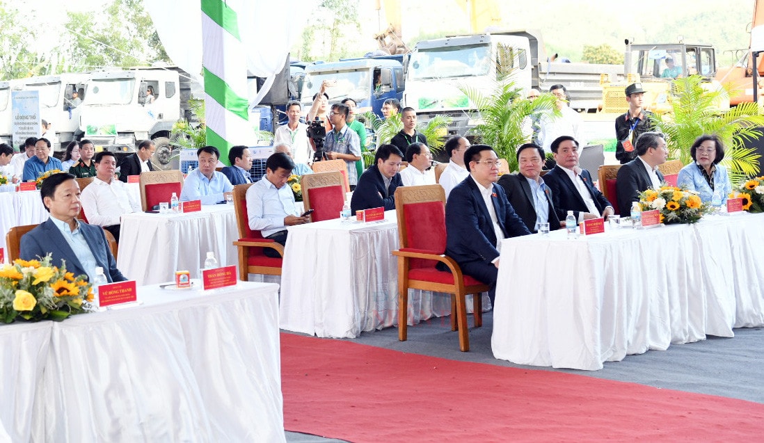Chủ tịch Quốc hội Vương Đình Huệ thăm, làm việc tại tỉnh Khánh Hòa -2