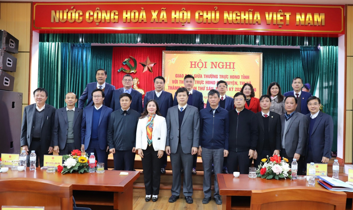 Các đại biểu chụp ảnh lưu niệm tại hội nghị. Ảnh: Huyền Loan
