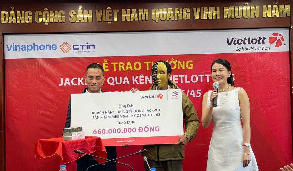 Người trúng Jackpot 55 tỷ đồng ủng hộ Quỹ Tâm Tài Việt 660 triệu đồng -0
