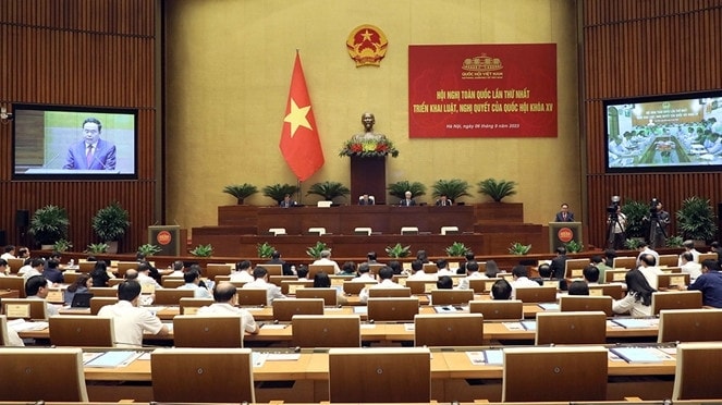 ,Sớm đưa luật, nghị quyết vào cuộc sống
