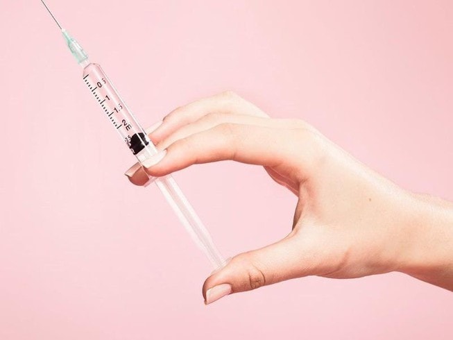 Người phụ nữ 37 tuổi chảy mủ, nhiễm trùng sau khi tiêm filler -0