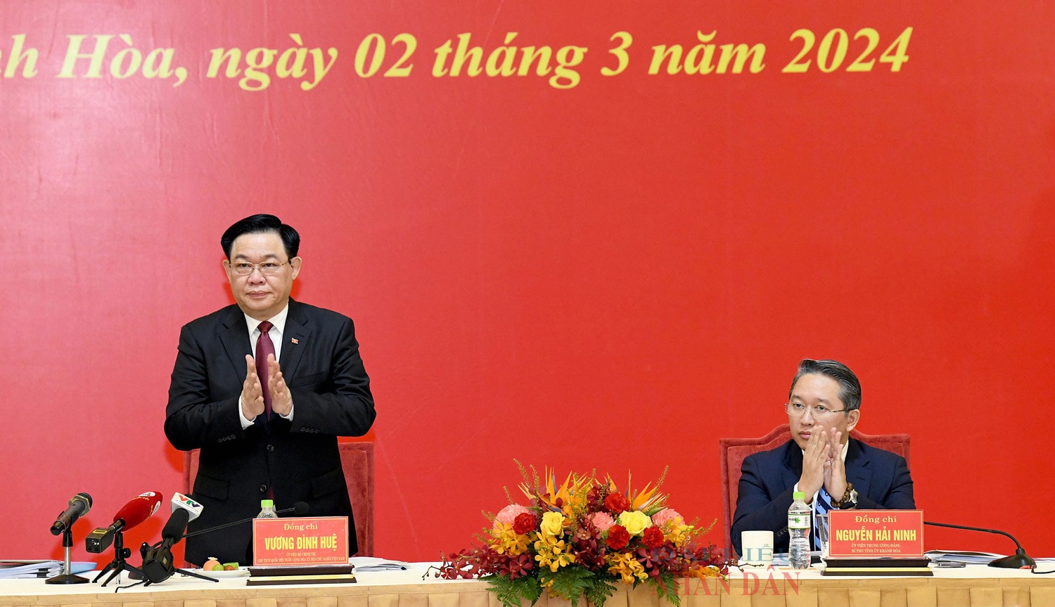 Chủ tịch Quốc hội Vương Đình Huệ làm việc với Ban Thường vụ Tỉnh ủy Khánh Hòa -0
