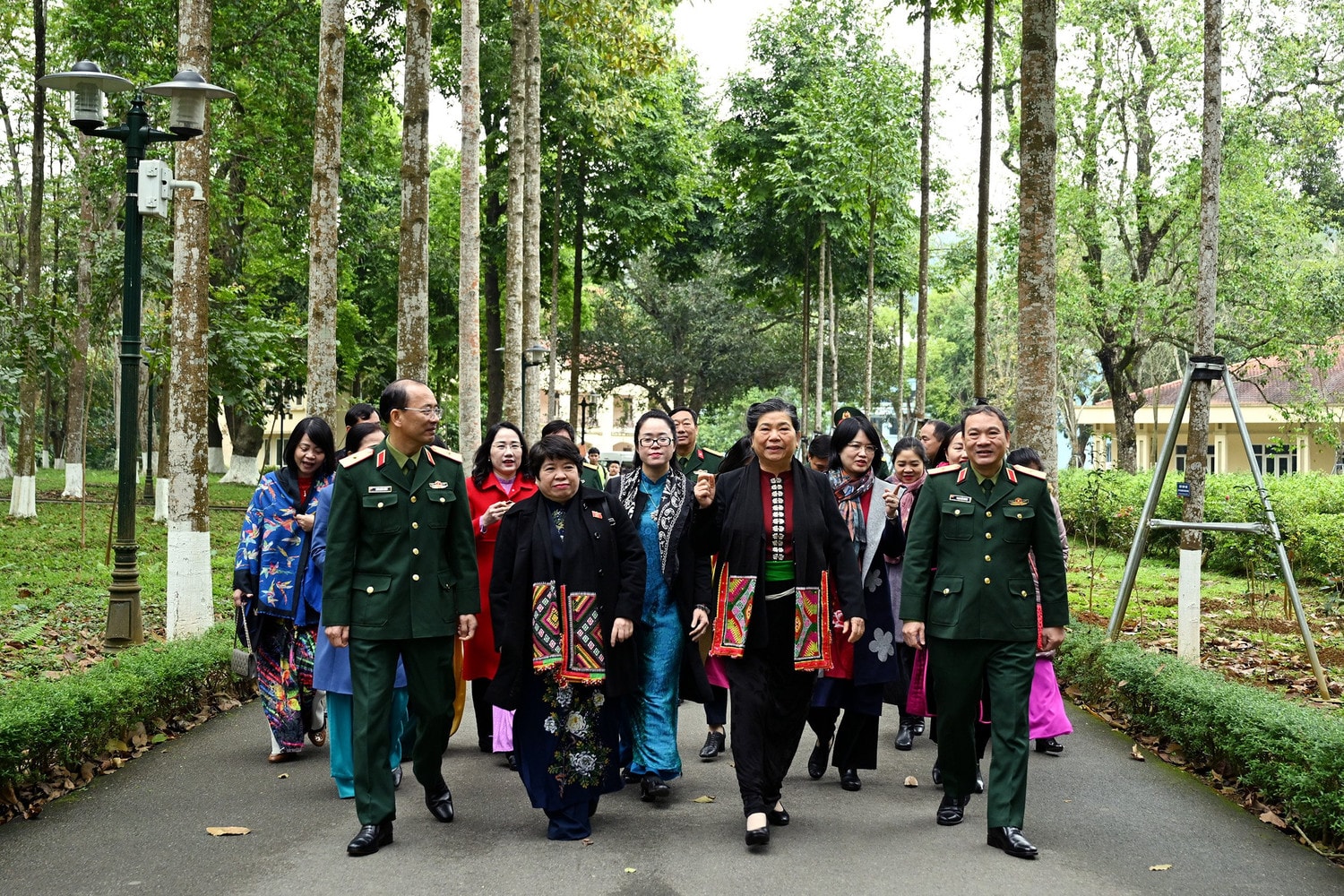 Nguyên Phó Chủ tịch Thường trực Quốc hội Tòng Thị Phóng và Nhóm nữ đại biểu Quốc hội Việt Nam thăm quan Khu di tích K9
