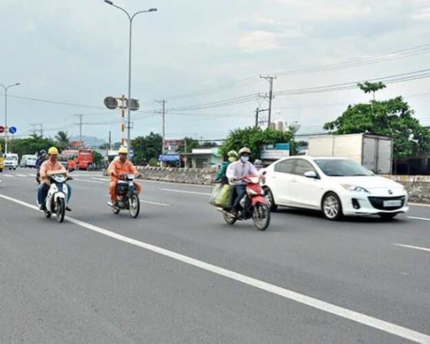 Mức xử phạt hành chính hành vi không tuân thủ hiệu lệnh vạch kẻ đường -0
